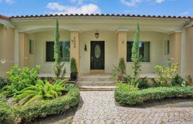 Yazlık ev – Coral Gables, Florida, Amerika Birleşik Devletleri. 1,075,000 €