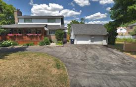 3 odalılar şehir içinde müstakil ev Etobicoke'de, Kanada. C$1,273,000