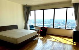 3 odalılar kondominyumda daireler Khlong Toei'de, Tayland. $3,060 haftalık