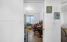 2 odalılar şehir içinde müstakil ev 179 m² Miami'de, Amerika Birleşik Devletleri. $675,000