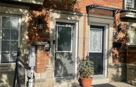 8 odalılar konak North York'da, Kanada. C$1,087,000