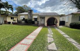3 odalılar şehir içinde müstakil ev 227 m² Coral Gables'da, Amerika Birleşik Devletleri. $1,290,000