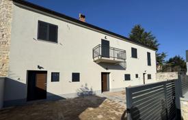 4 odalılar şehir içinde müstakil ev 170 m² Vrsar'da, Hırvatistan. 520,000 €