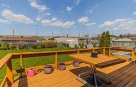 7 odalılar şehir içinde müstakil ev North York'da, Kanada. C$1,225,000