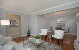 6 odalılar şehir içinde müstakil ev Scarborough'da, Kanada. C$1,159,000