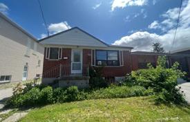 5 odalılar şehir içinde müstakil ev North York'da, Kanada. C$1,982,000