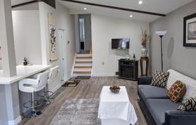8 odalılar şehir içinde müstakil ev North York'da, Kanada. C$1,356,000