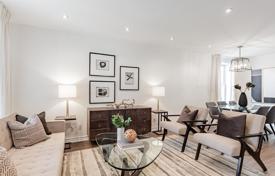 8 odalılar konak East York'da, Kanada. C$1,708,000