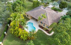 8 odalılar villa 384 m² Miami'de, Amerika Birleşik Devletleri. $1,490,000