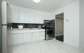 6 odalılar daire North York'da, Kanada. C$903,000