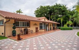 5 odalılar şehir içinde müstakil ev 308 m² Florida'da, Amerika Birleşik Devletleri. $1,850,000