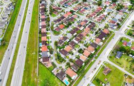 Şehir içinde müstakil ev – Homestead, Florida, Amerika Birleşik Devletleri. $570,000
