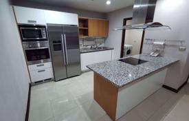 3 odalılar kondominyumda daireler Sathon'da, Tayland. $4,600 haftalık