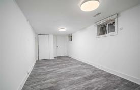 9 odalılar şehir içinde müstakil ev York'da, Kanada. C$1,328,000