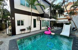 3 odalılar villa 300 m² Pattaya'da, Tayland. $477,000