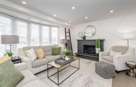 7 odalılar şehir içinde müstakil ev Etobicoke'de, Kanada. C$1,946,000