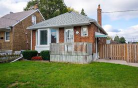 Şehir içinde müstakil ev – Woodbine Avenue, Toronto, Ontario,  Kanada. C$1,014,000