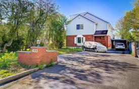 5 odalılar şehir içinde müstakil ev Scarborough'da, Kanada. C$2,209,000