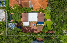 Şehir içinde müstakil ev – Coral Gables, Florida, Amerika Birleşik Devletleri. $2,199,000